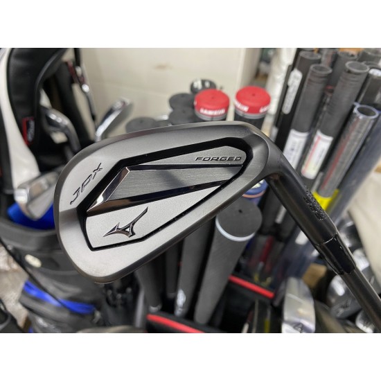 MIZUNO - JPX 925 Forged black serie RH